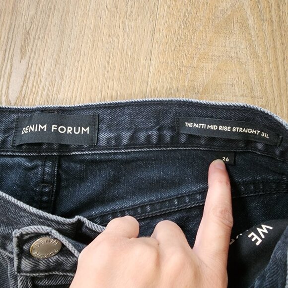 Aritzia Denim Forum Patti Mid Rise Straight Black Jeans Distressed Sz 26 - Picture 5 of 8